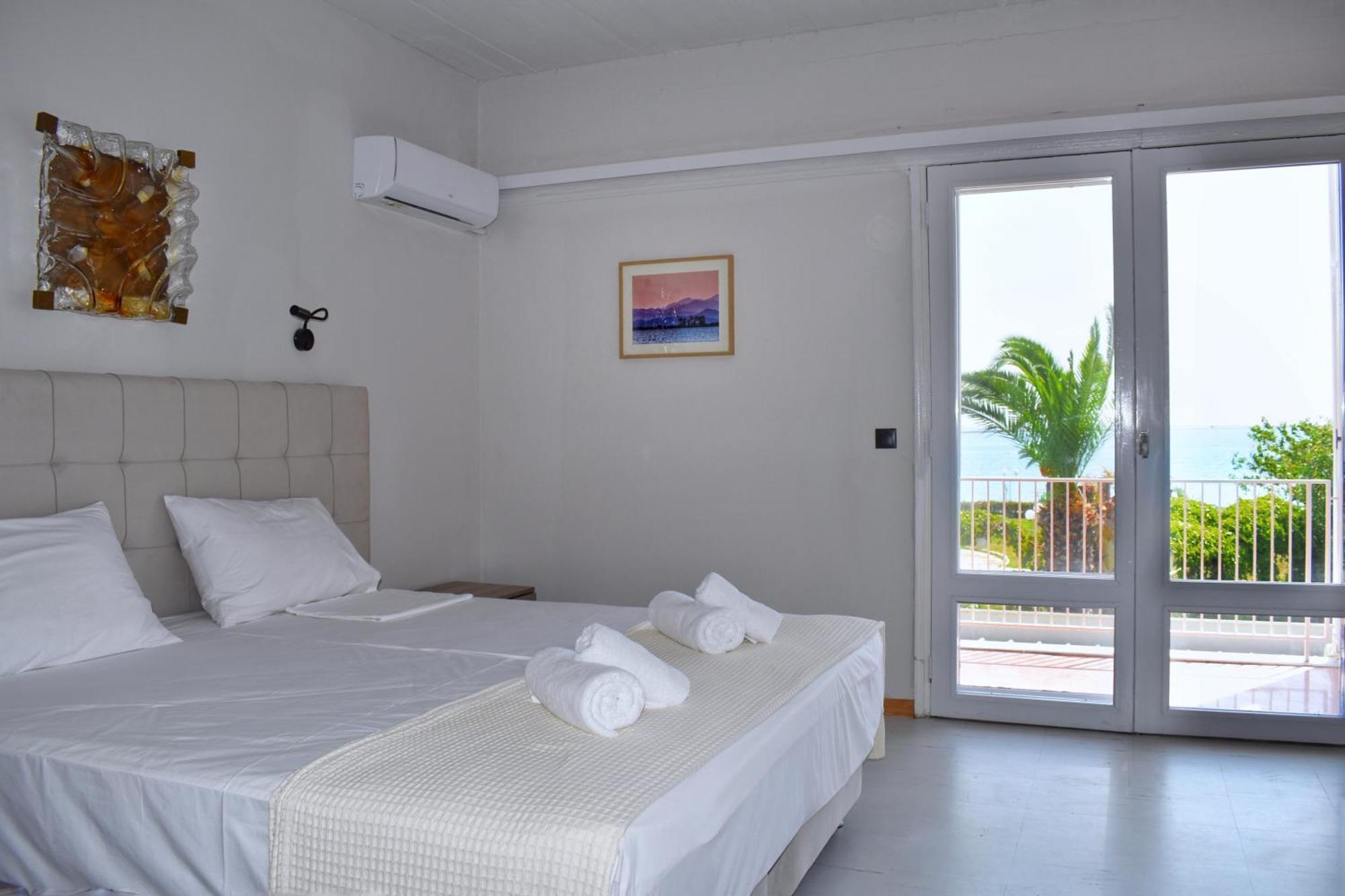 Hotel Theoxenia Mesolóngion Eksteriør bilde