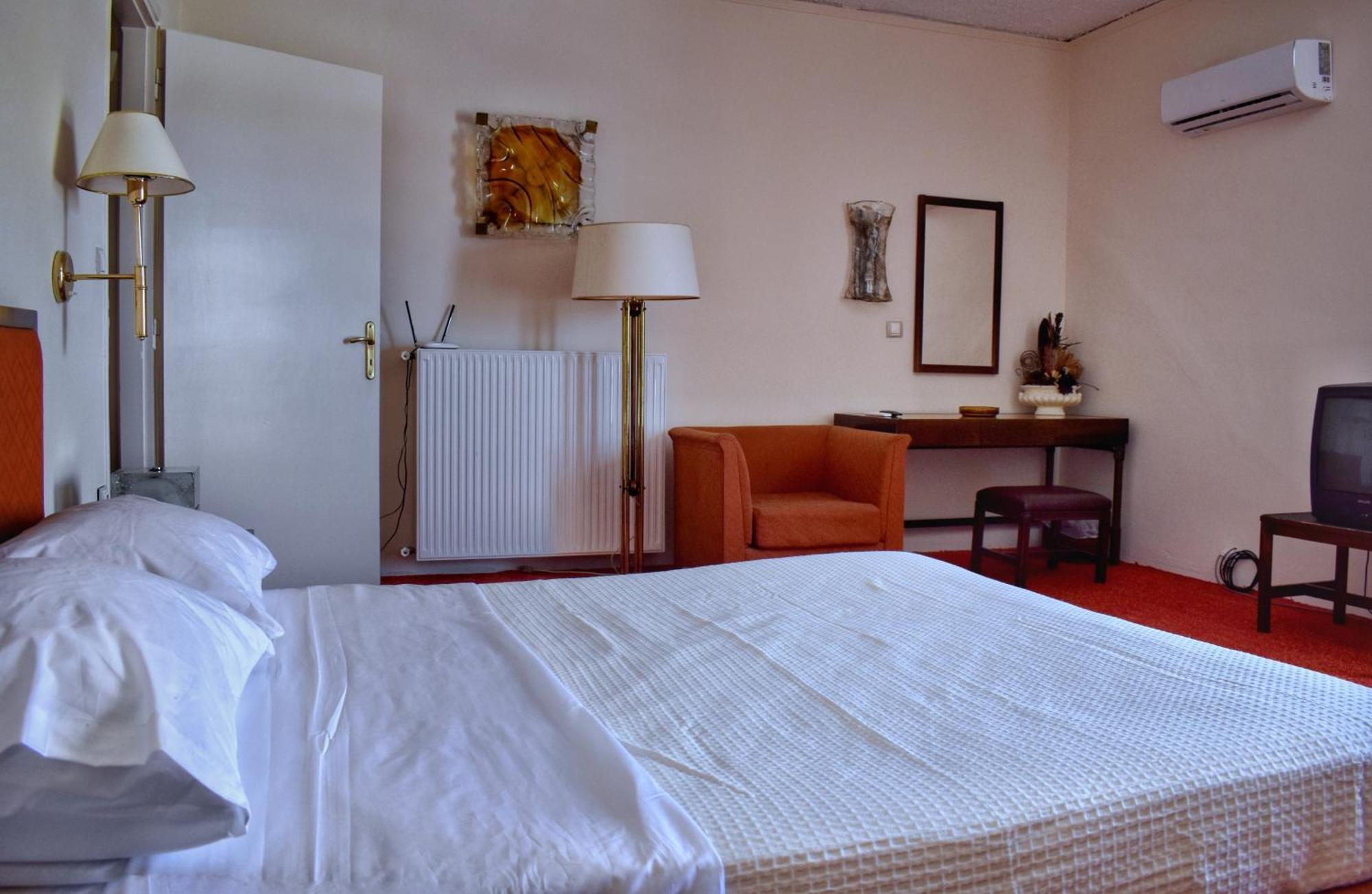 Hotel Theoxenia Mesolóngion Eksteriør bilde