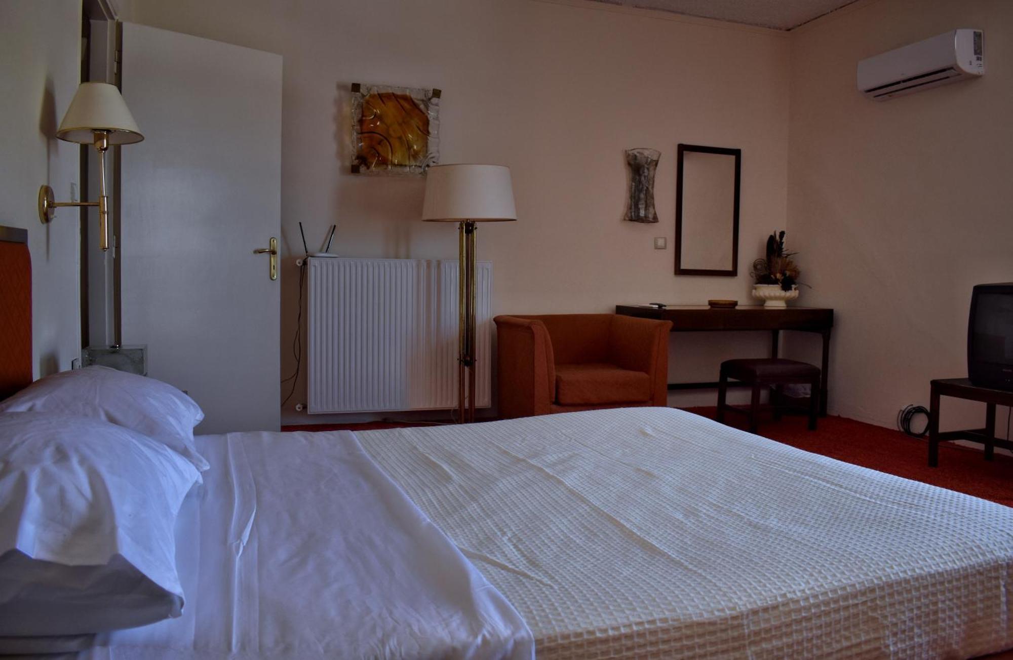 Hotel Theoxenia Mesolóngion Eksteriør bilde